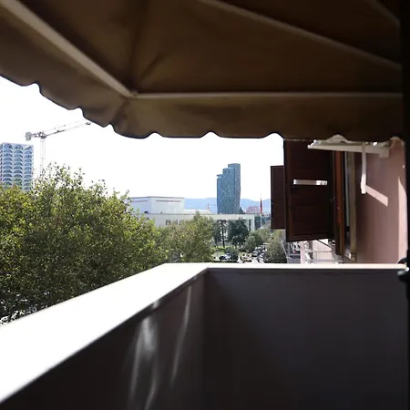 Luxe Living Mediterranean Grand Suite - Skanderbeg Square District Apartmán Tirana