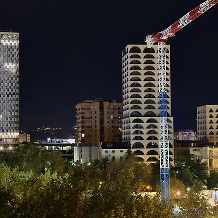 Luxe Living Mediterranean Grand Suite - Skanderbeg Square District * Tirana