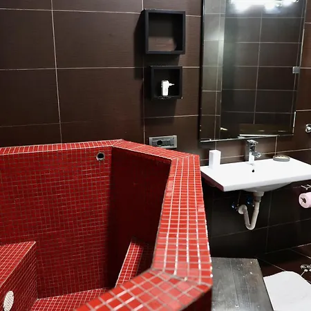 아파트 Ilirian Jacuzzi - Skanderbeg Square District *